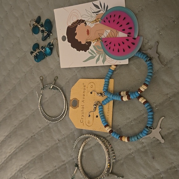 Elegant Jewelry Organizer with Assorted Earrings - Picture 5 of 14